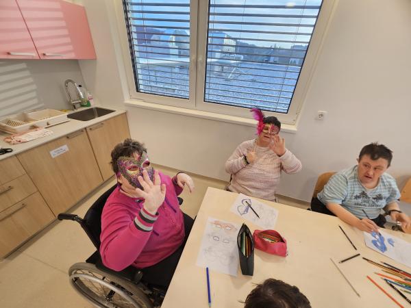 Izdelovanje dekoracije za pusta hrusta