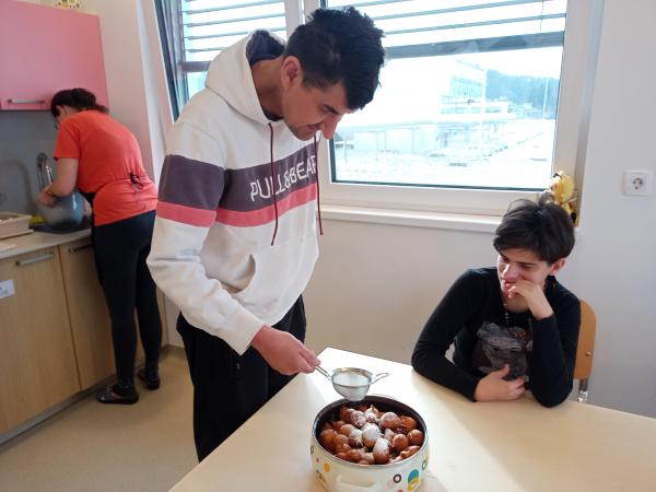 Peka mišk in ogled hokejske tekme