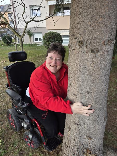 Meditacija v naravi in objem dreves