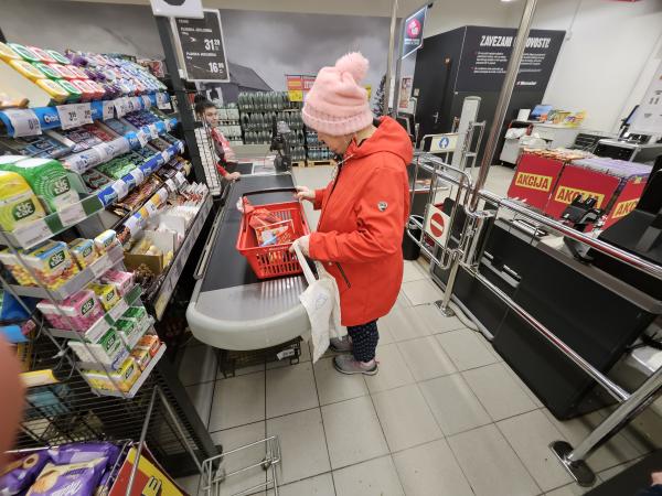 Prižig lučk in obisk Miklavža v mestni četrti Desni breg 