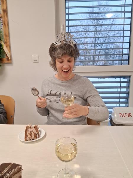 Pesem, tortica in druženje ob Suzaninem prazniku