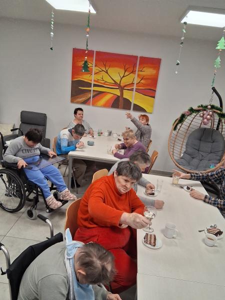 Pesem, tortica in druženje ob Suzaninem prazniku