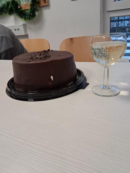 Pesem, tortica in druženje ob Suzaninem prazniku