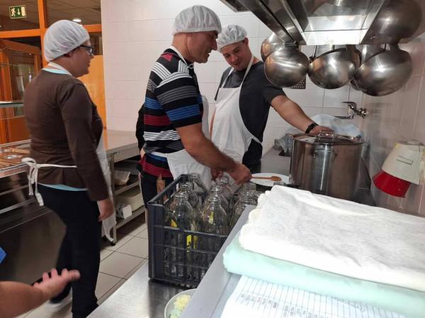 Pri nas je zadišalo po meti in sladkem pecivu