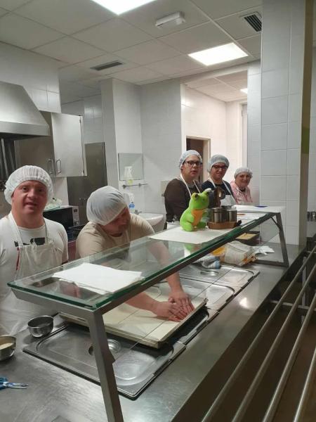 Pri nas je zadišalo po meti in sladkem pecivu