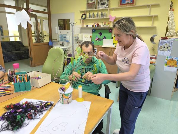 Ustvarjalna čarovnija v varstveni delavnici