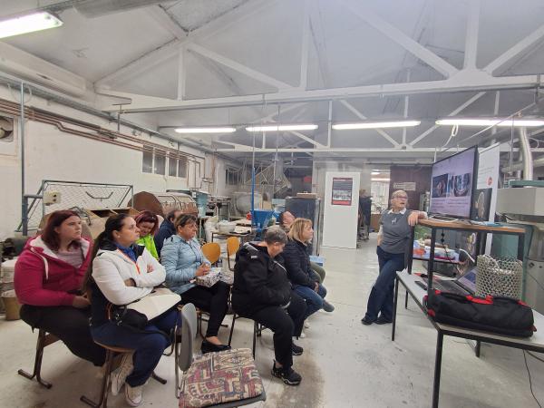 Obisk pri mojstrih gumbarstva – Dolejši Šempeter