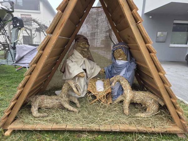 Postavitev jaslic v Vojniku