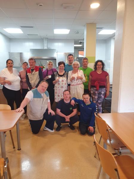 Dišalo je po sveže pečenih rogljičkih