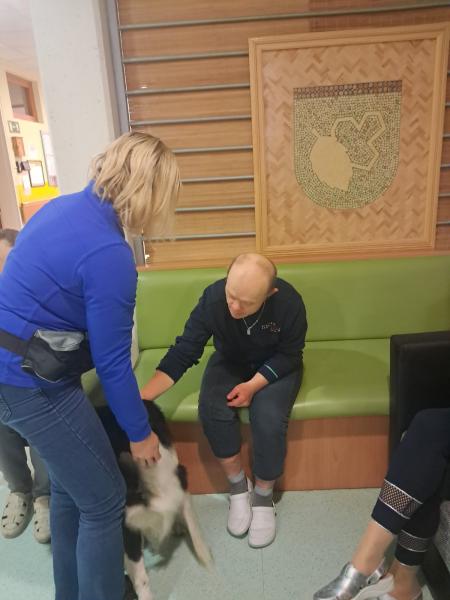 Naš kosmati prijatelj Lacy je spet z nami