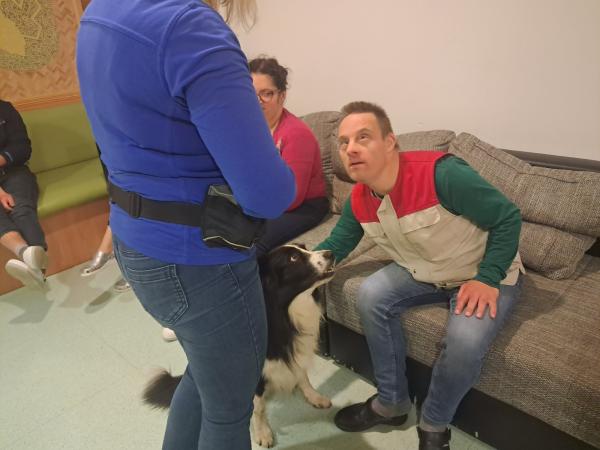 Naš kosmati prijatelj Lacy je spet z nami